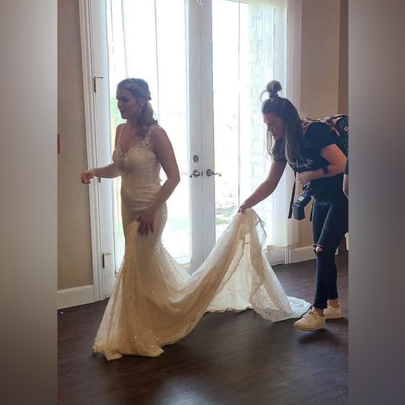 Designer is Martina Liana, the style number is 747. size 4 gown and I’m 5’5 - Picture 3 of 3